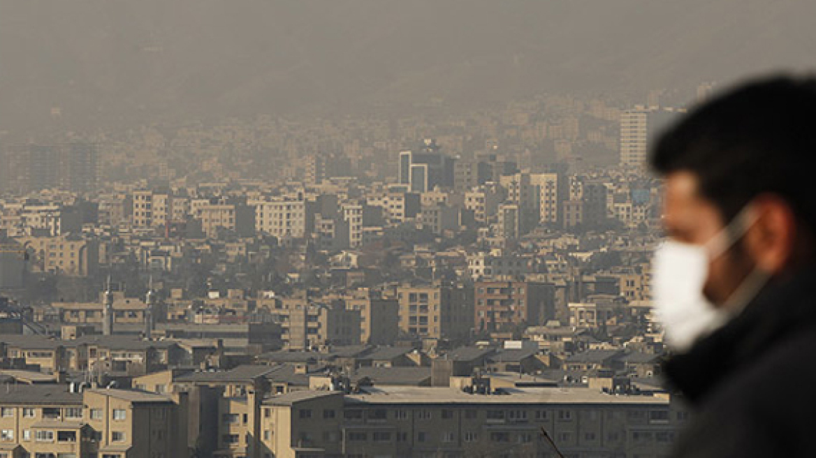 Νέφος καλύπτει την Τεχεράνη: Χτύπησαν κόκκινο τα επίπεδα ατμοσφαιρικής ρύπανσης