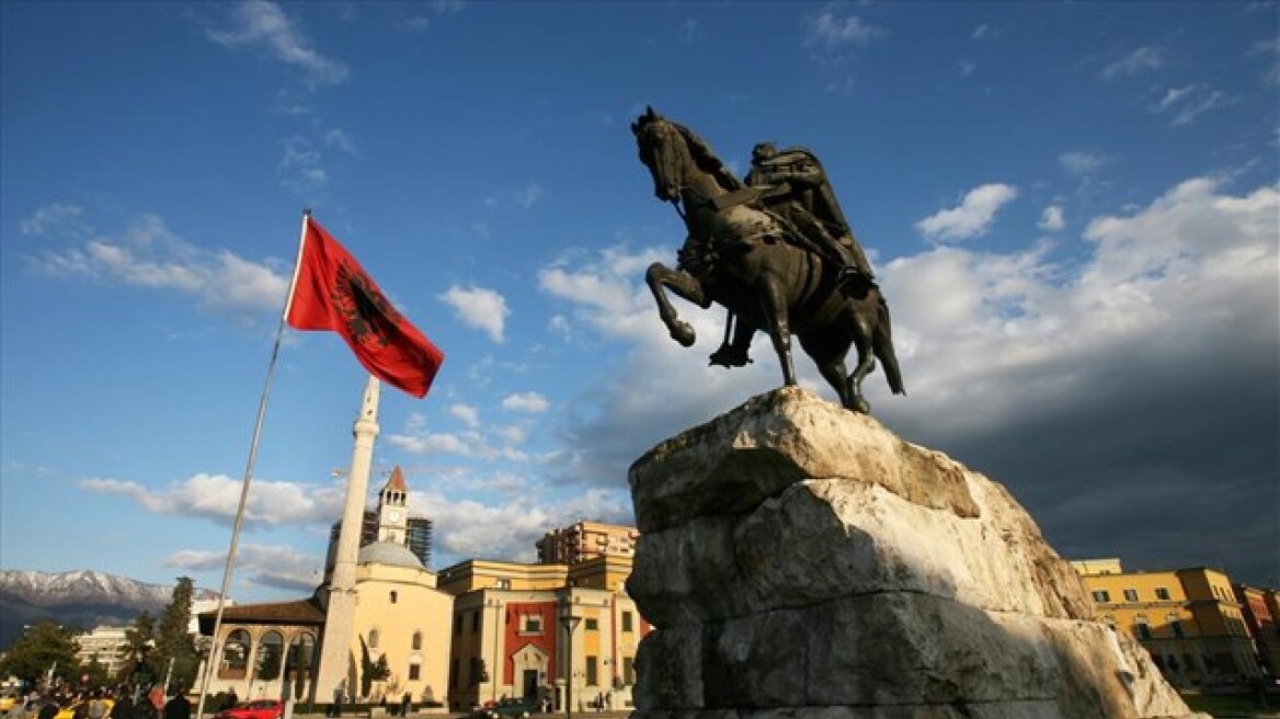 Συνέλαβαν δύο υπαλλήλους του αλβανικού ΥΠΕΞ με χάρτες της Μεγάλης Αλβανίας
