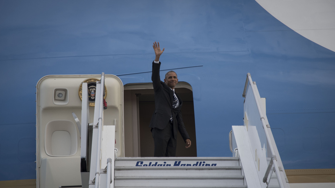 «Αντίο» στον Ομπάμα με ένα κουτί... μπακλαβά στο Air Force One