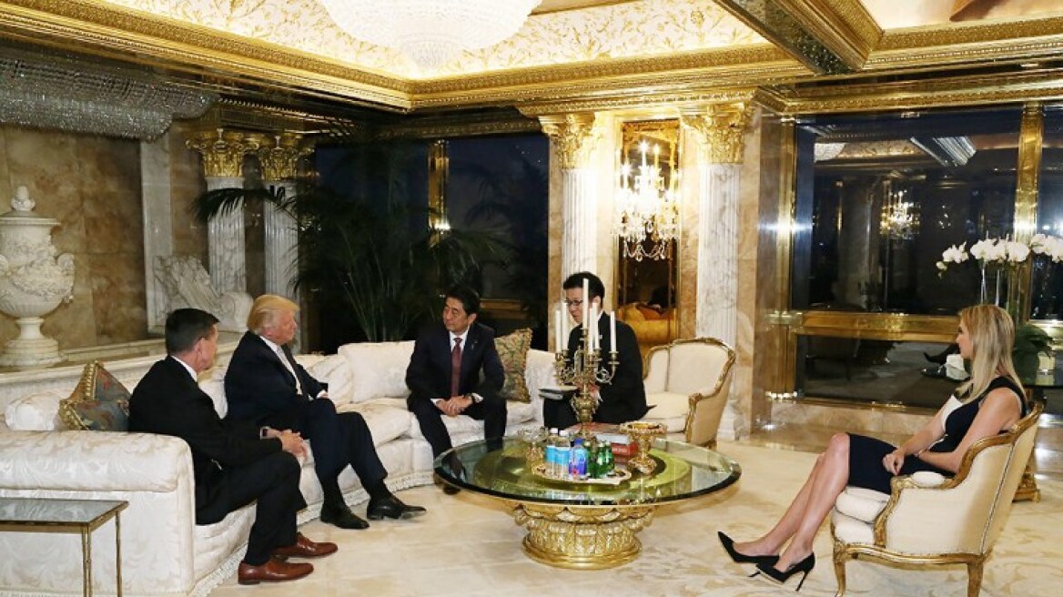 Ο Ιάπωνας Άμπε ο πρώτος ξένος ηγέτης που συναντήθηκε με τον Τραμπ - Παρούσα και η Ιβάνκα!