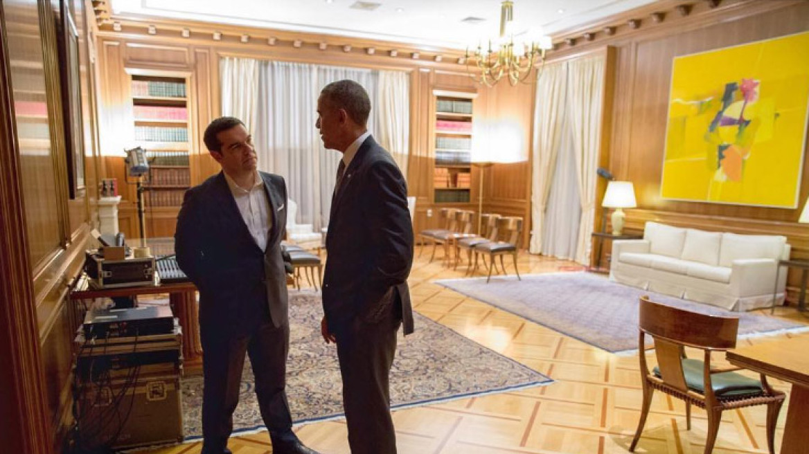 Τα σχόλια Ελλήνων στον φωτογράφο του Ομπάμα - «Ντρεπόμαστε για τον Έλληνα πρωθυπουργό» 