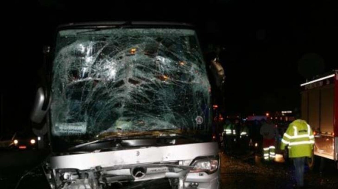 Σοβαρό τροχαίο στα Τέμπη: Λεωφορείο συγκρούστηκε με ΙΧ 