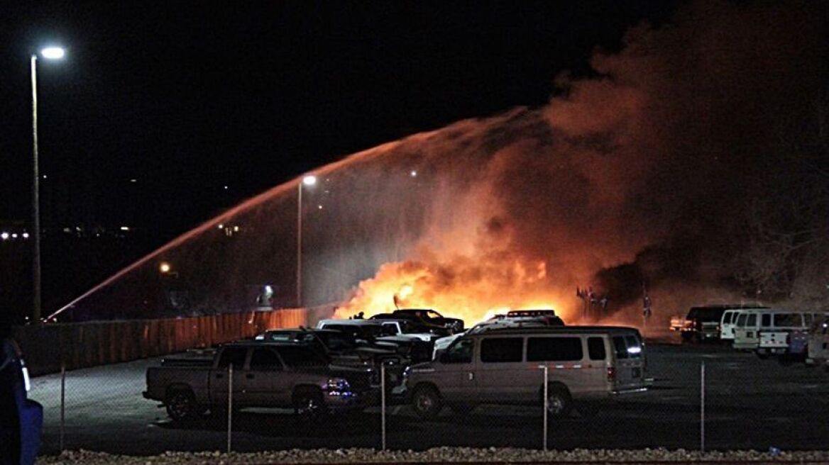 Κόλαση φωτιάς από αεροπλάνο που συνετρίβη μέσα σε πόλη στις ΗΠΑ