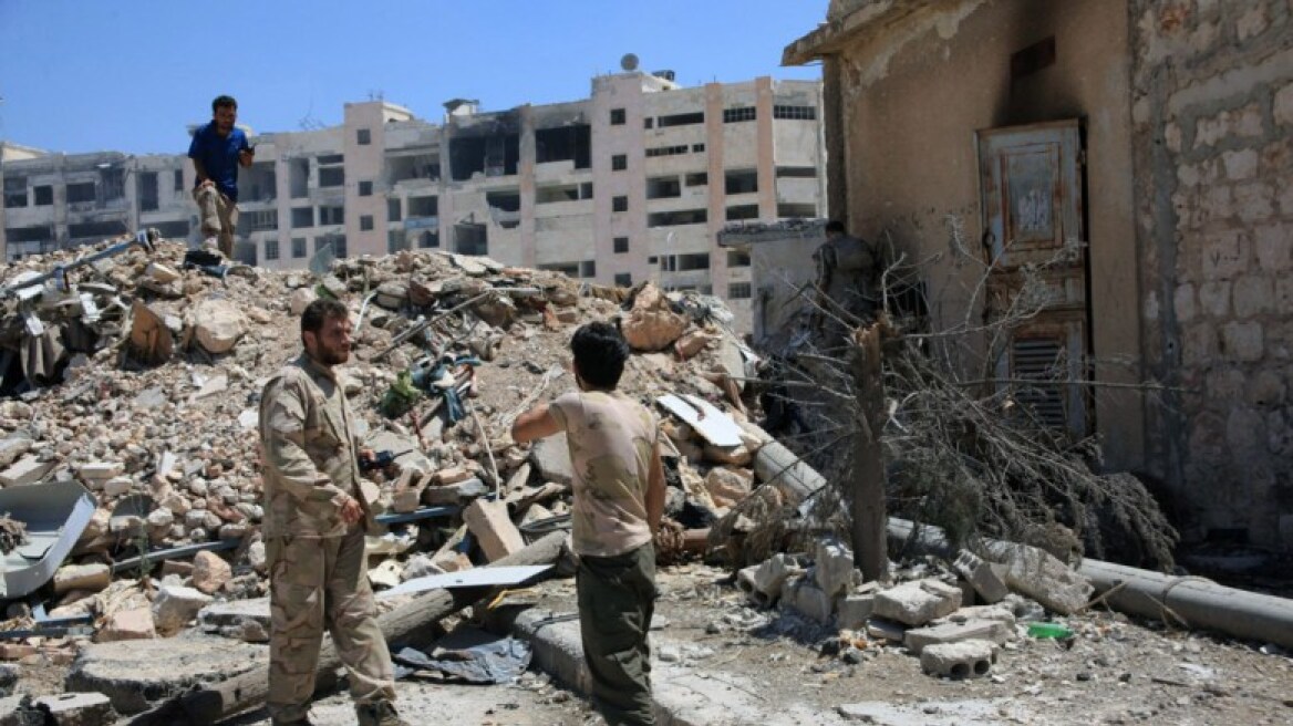 Το Χαλέπι σφυροκοπείται ανηλεώς: Οι σφοδρότεροι βομβαρδισμοί των τελευταίων δύο ετών 
