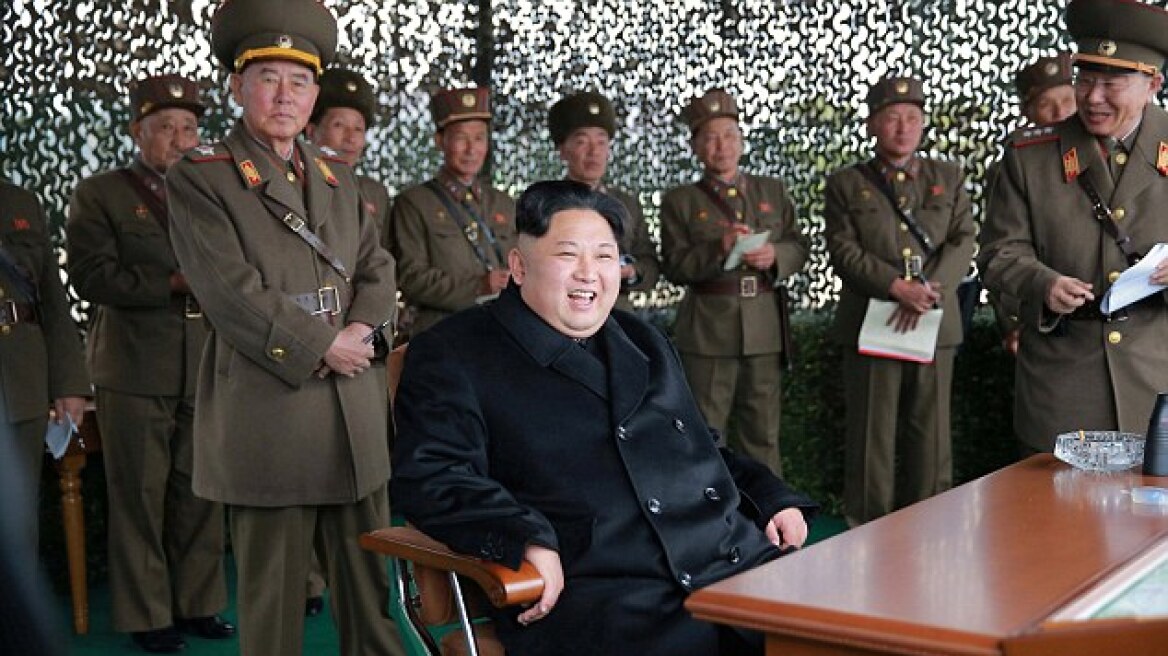 Βορειοκορεάτης γιατρός αποκαλύπτει: 130 γιατροί δίνουν αγώνα για να κρατήσουν τον Κιμ Γιονγκ Ουν ζωντανό