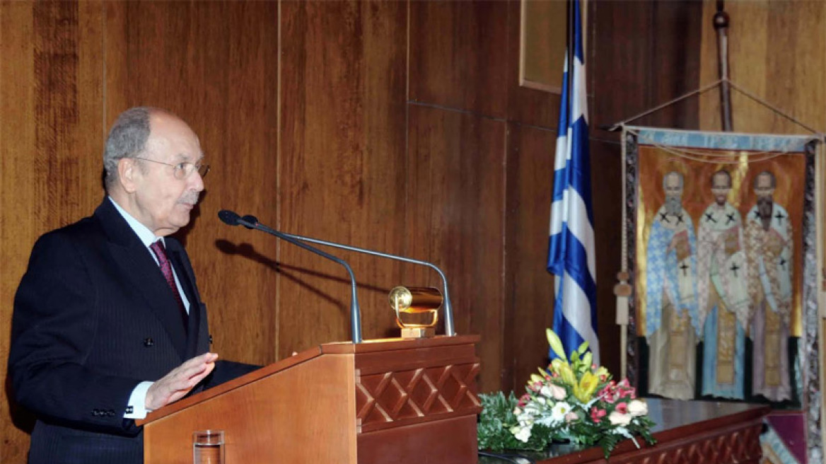 Οι Έλληνες λένε αντίο στον Κωστή Στεφανόπουλο από το Twitter