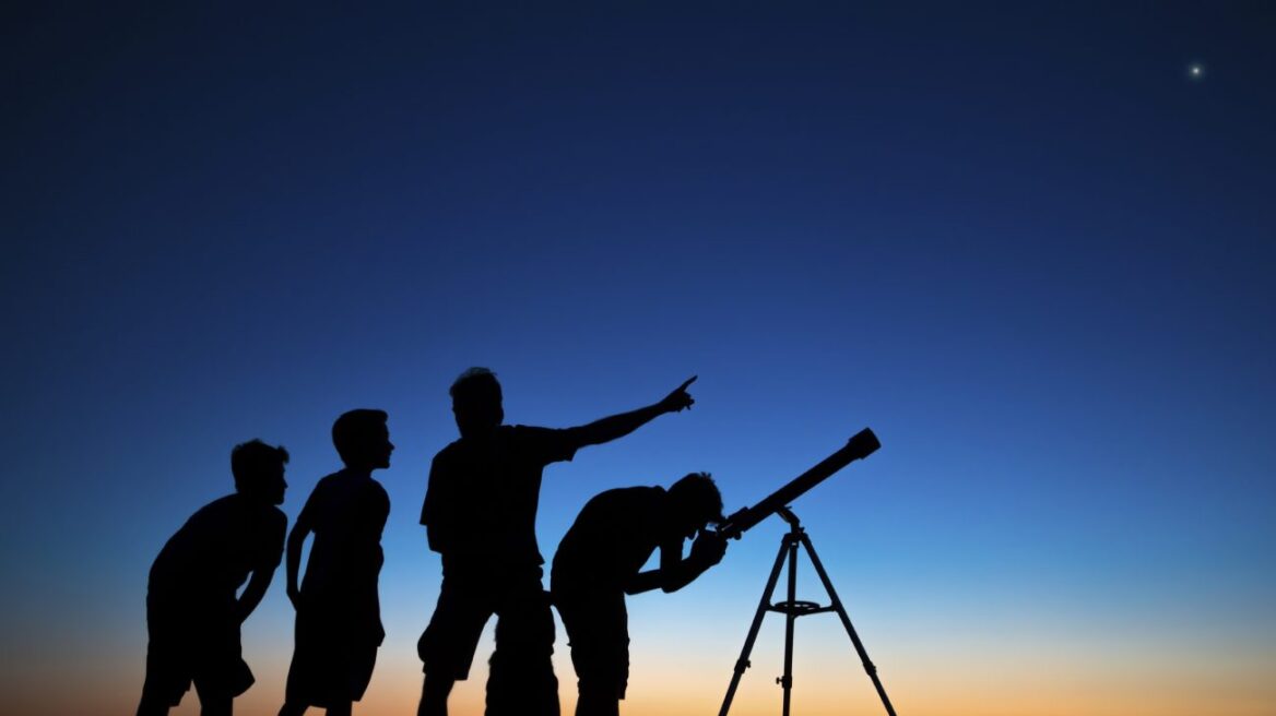 National Geographic: Στήνει τηλεσκόπια στην Αθήνα για να δούμε τον πλανήτη Αρη