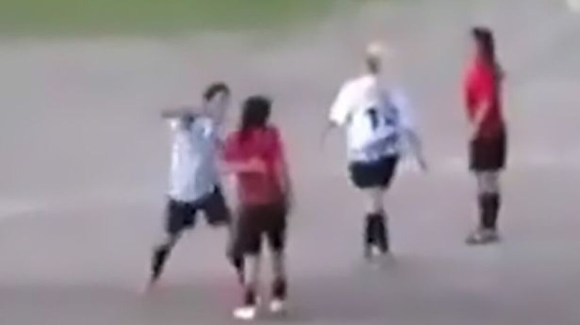 Βίντεο: Καβγάς σε αγώνα ποδοσφαίρου γυναικών