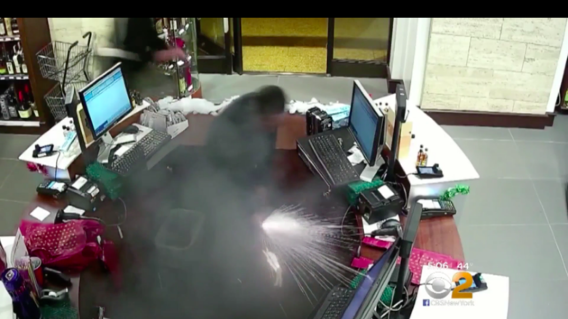 Βίντεο: Άνδρας κατέληξε στο νοσοκομείο από έκρηξη ηλεκτρονικού τσιγάρου στην τσέπη του