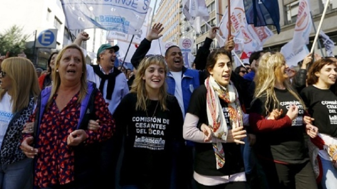 Αργεντινή: Οι επιχειρηματίες «παγώνουν» τις απολύσεις μέχρι τον Μάρτιο