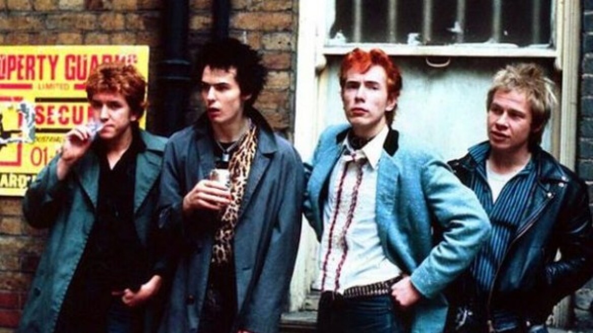 Φωτιά σε αναμνηστικά αξίας εκατομμυρίων δολαρίων των Sex Pistols