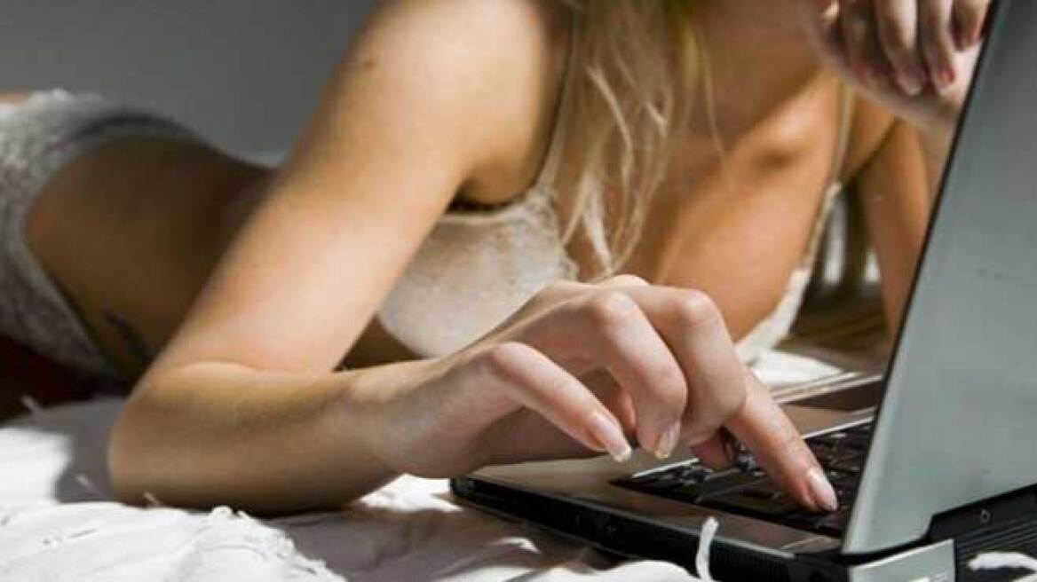 Έρευνα για την απιστία μέσω διαδικτύου: Οι γυναίκες «ψάχνονται» περισσότερο από τους άντρες