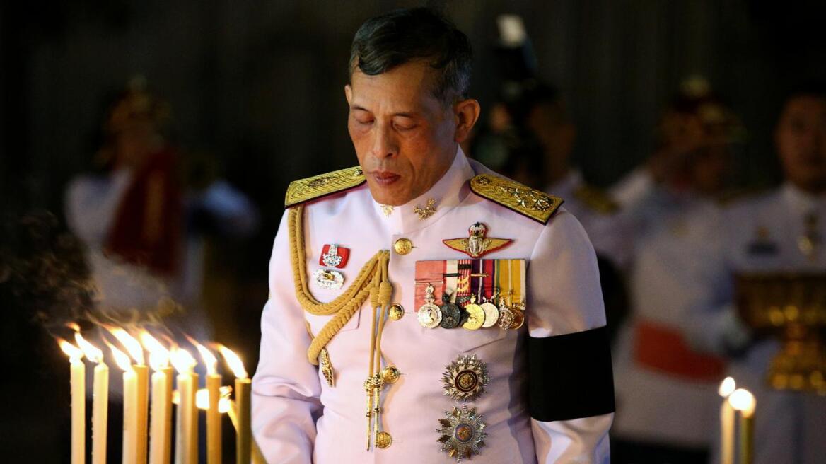 Ταϊλάνδη: Η εθνοσυνέλευση θέλει να κάνει με το ζόρι τον εκκεντρικό γιο του Μπουμιμπόλ βασιλιά