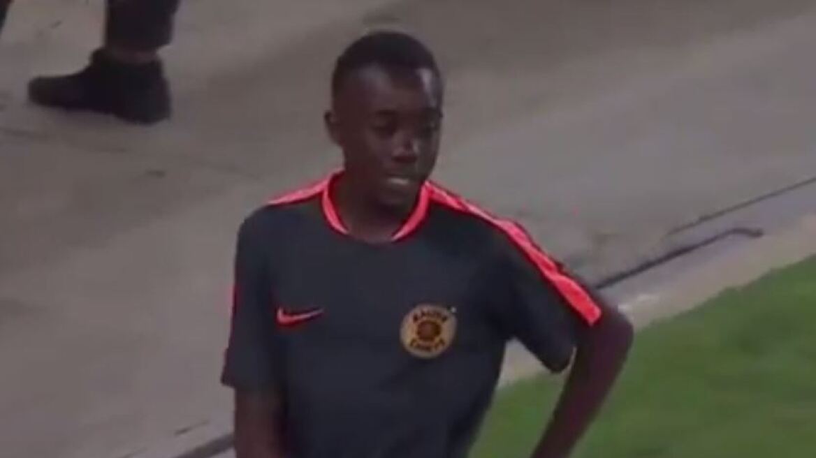 Βίντεο: Διαιτητής απέβαλλε ball boy στο πρωτάθλημα ποδοσφαίρου της Νοτίου Αφρικής