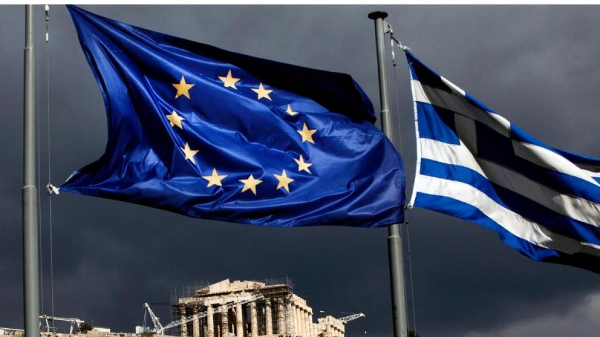 ΜΝΙ: Το ΔΝΤ εξετάζει σενάρια για τετραετή ή διετή βοήθεια στην Ελλάδα 