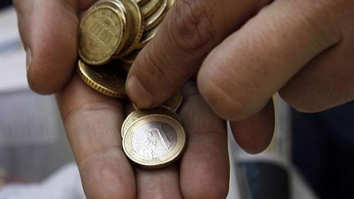 Οι Έλληνες προτιμούν να πληρώνουν με κέρματα μετά τα capital control