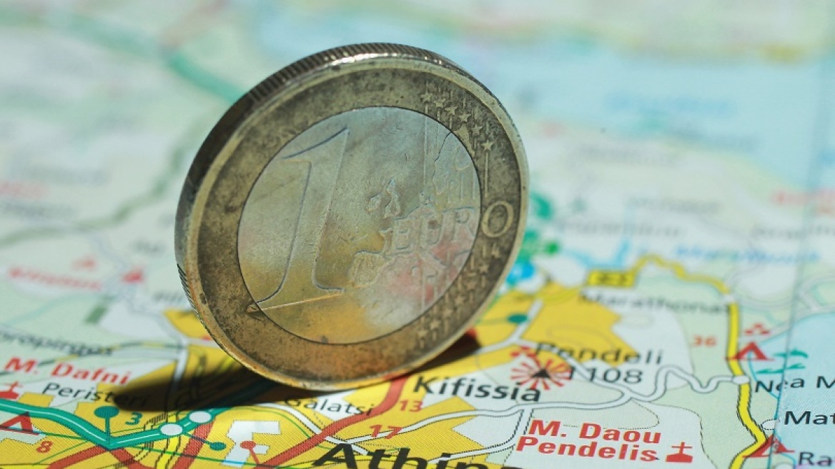 Σε «κλοιό» η ελληνική οικονομία εν μέσω των διαπραγματεύσεων