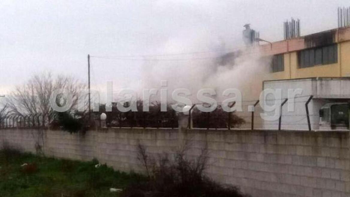Φωτιά σε εργοστάσιο στη Λάρισα - Δείτε φωτογραφίες
