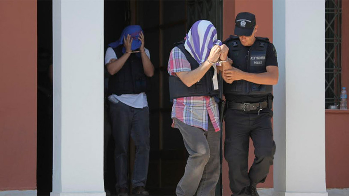 Εκδίδονται αλλά παραμένουν στην Ελλάδα τρεις Τούρκοι πραξικοπηματίες