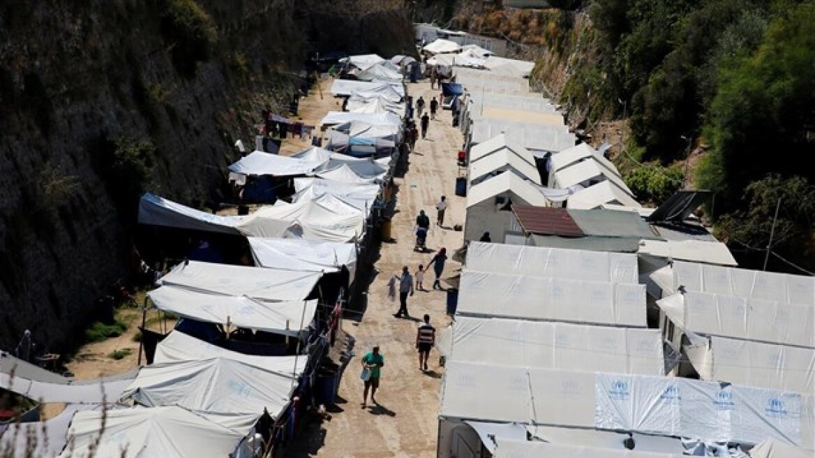 Tageszeitung: Φόβος και τρόμος για τους πρόσφυγες στη Χίο  