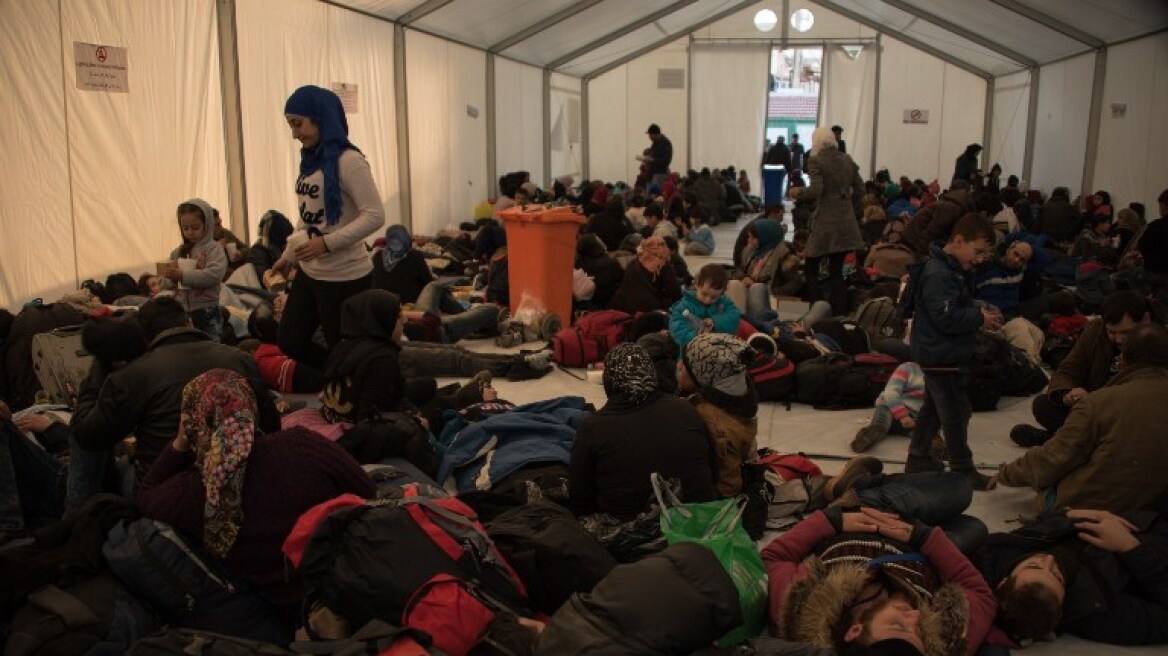 WSJ: «Χάθηκαν» 13.000 πρόσφυγες από χώρους φιλοξενίας στην Ελλάδα