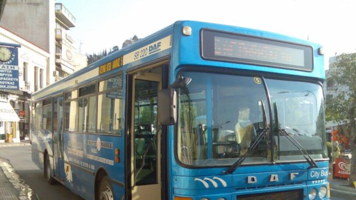 Λαμία: Νεαρός έσπασε λεωφορείο και χτύπησε οδηγό του ΚΤΕΛ
