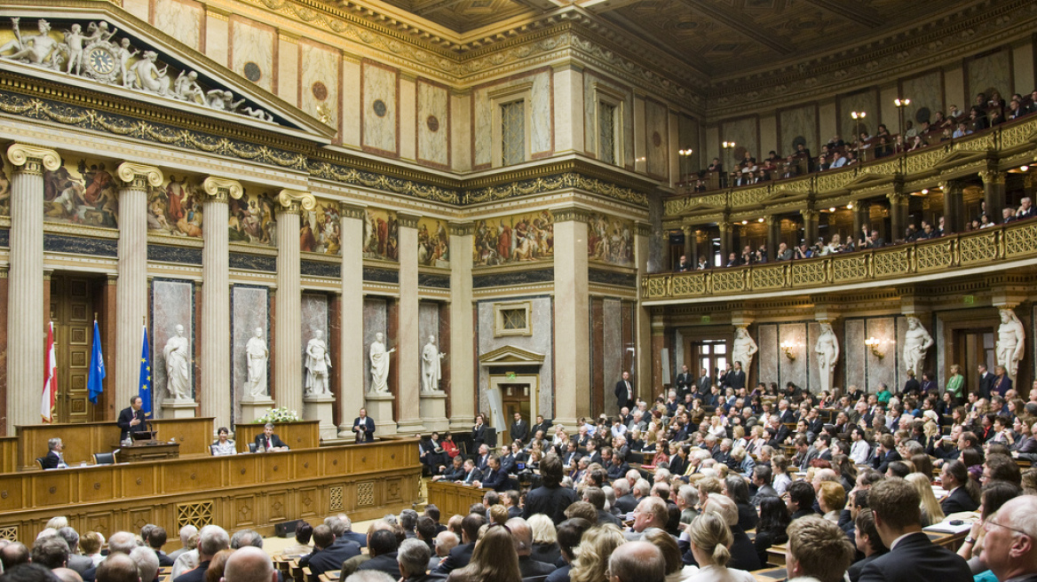 Δημοσκόπηση στην Αυστρία: Προβάδισμα 9 μονάδων του ακροδεξιού κόμματος