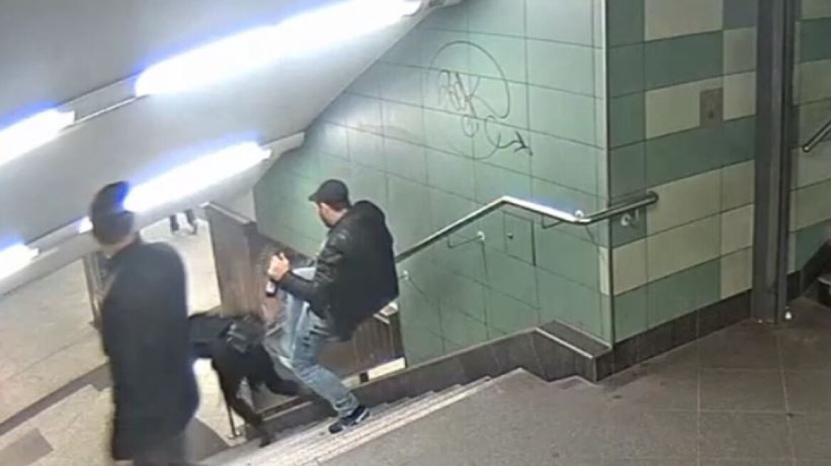 Βίντεο: Ανδρας έσπρωξε γυναίκα από τις σκάλες του μετρό στο Βερολίνο