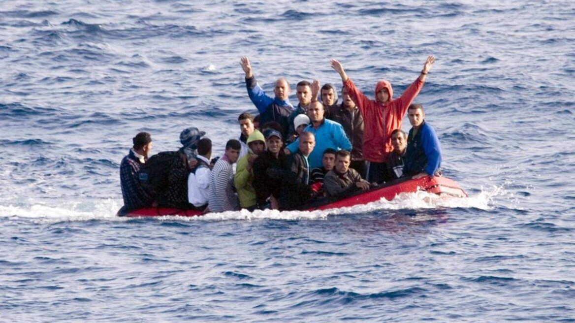 FT: Η Frontex «βλέπει» συνεργασία μεταξύ ΜΚΟ και διακινητών μεταναστών στη Μεσόγειο