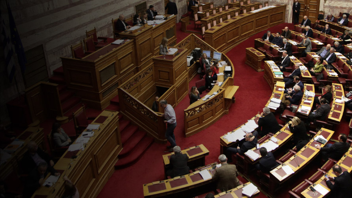 Βουλή: Με 196 «ναι» εγκρίθηκε ο μποναμάς Τσίπρα