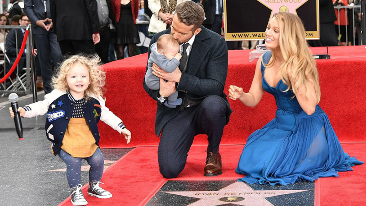 Ryan Reynolds - Blake Lively: Για πρώτη φορά φωτογραφίζονται δημόσια με τις κόρες τους
