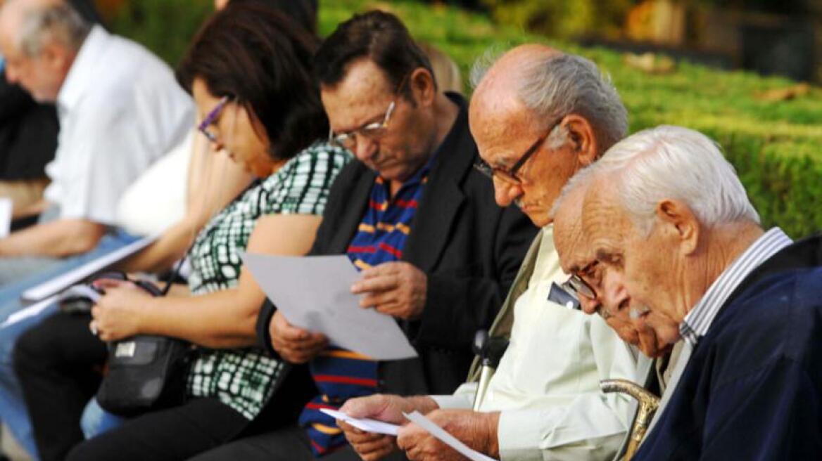 Επέκταση του «βοηθήματος» σε νέους συνταξιούχους μελετά το υπ. Εργασίας 
