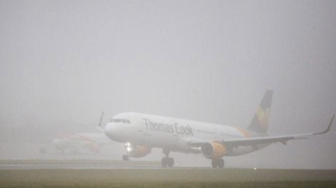 Χάος στα βρετανικά αεροδρόμια λόγω ομίχλης 