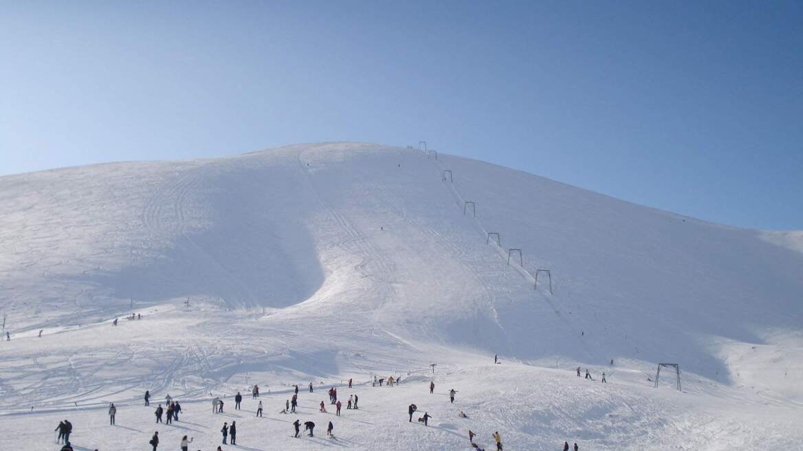 Περισσότερα από 3.500 άτομα στην «πρεμιέρα» του χιονοδρομικού στο Φαλακρό