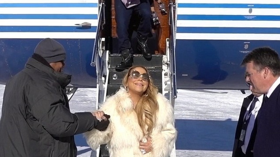 Mariah Carey: Με λευκή γούνα, διχτυωτό καλσόν και ψηλοτάκουνα στα χιόνια 