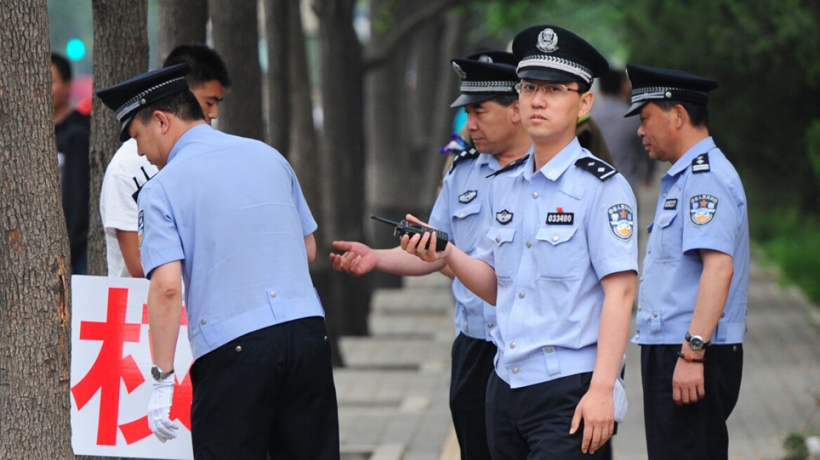 Αναστάτωση στο Πεκίνο: Μίνι βαν εισέβαλε σε κατάστημα - 4 νεκροί
