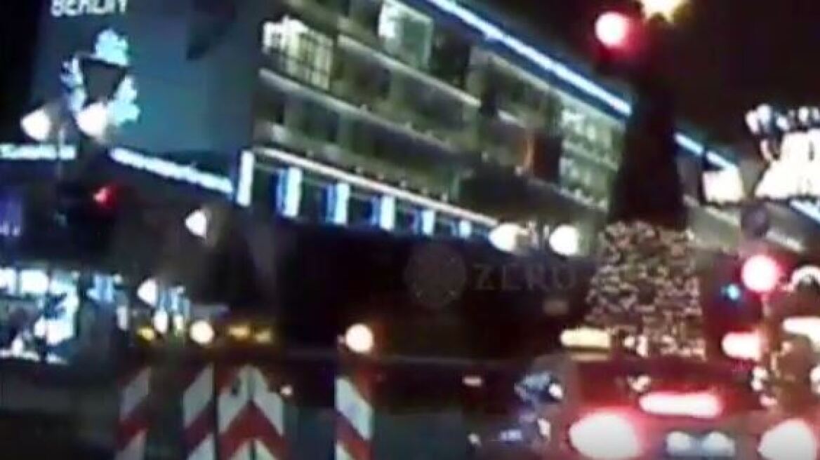 Μακελειό στο Βερολίνο: Νέο βίντεο από τη στιγμή της επίθεσης με το φορτηγό