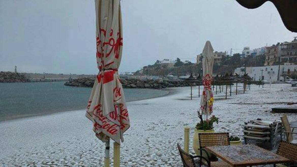 Φωτογραφίες: Το χιόνι έφτασε στη θάλασσα στη Νότια Κρήτη