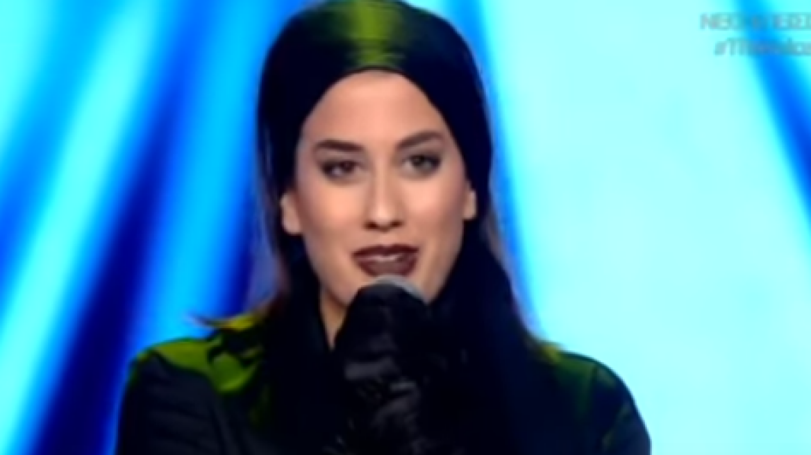 Η 19χρονη διαγωνιζόμενη του «The Voice» που αρνήθηκε να την αγκαλιάσει ο Σάκης Ρουβάς