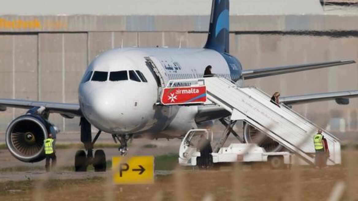 Live Video: Libya plane hijacking: 25 passengers freed! Demand release of Gaddafi’s son (Upd4) (photos-video)