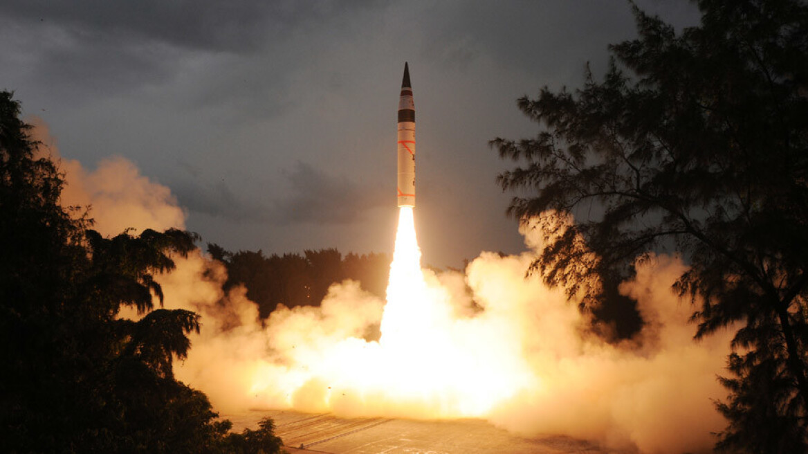 Επικίνδυνα παιχνίδια: Η Ινδία δοκίμασε επιτυχώς βαλλιστικό πύραυλο με βεληνεκές 5.000 χιλιόμετρα