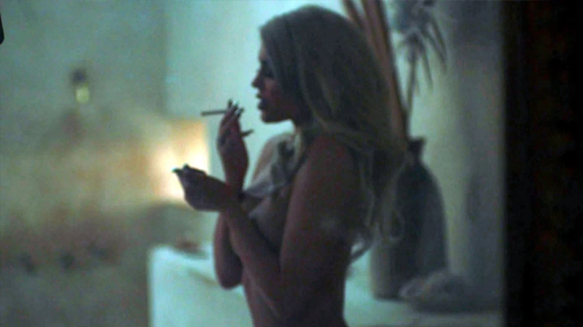 Καυτή εμφάνιση της Kylie Jenner σε φιλμάκι - Καπνίζει τόπλες και ερωτοτροπεί με τον φίλο της