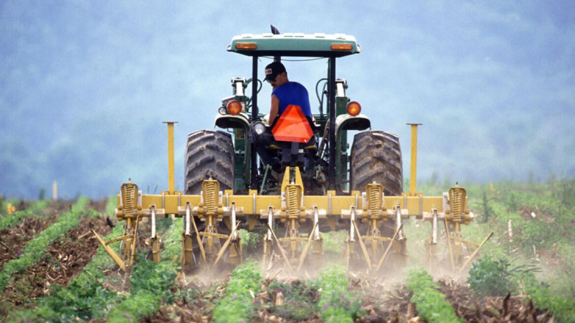Αποστόλου: «Μόνο το 1,5% των αγροτών θα επιβαρυνθεί από το νέο φορολογικό»