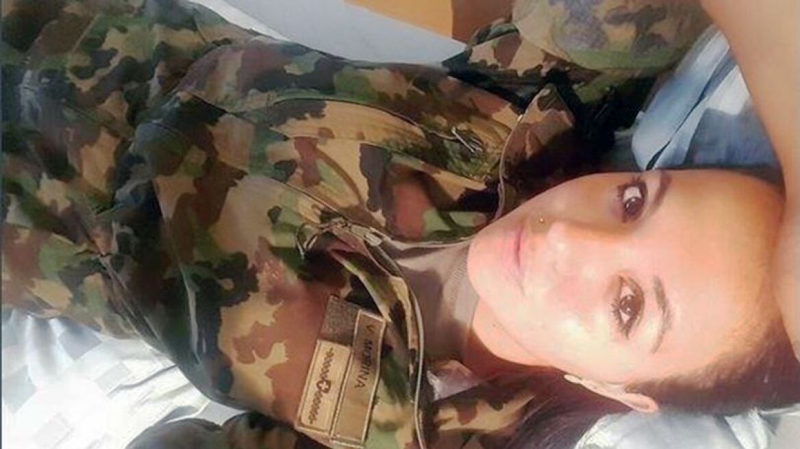 Πονοκέφαλος για τον ελβετικό στρατό οι selfies από τις όμορφες στρατιωτίνες