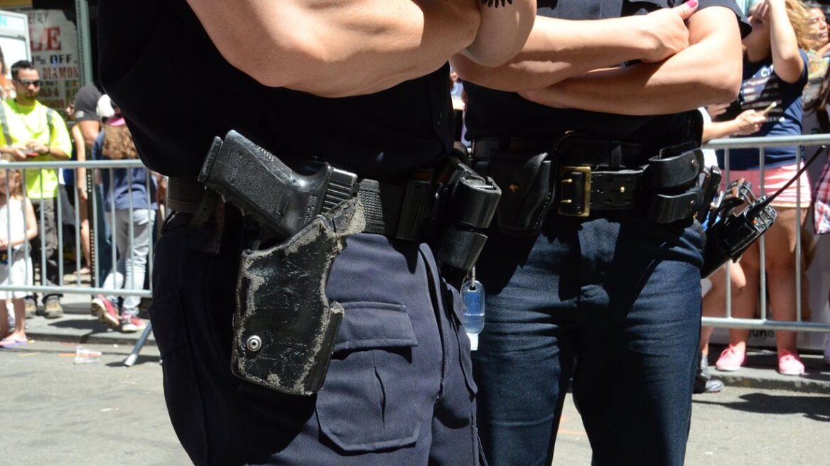 Σάλος στις ΗΠΑ: Νέο βίντεο με αστυνομικό που πυροβολεί έγχρωμο άνδρα πισώπλατα