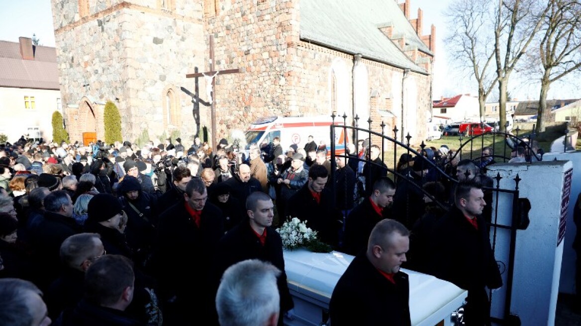 Ο πρόεδρος της Πολωνίας και εκατοντάδες πολίτες στην κηδεία του οδηγού που σκοτώθηκε στο μακελειό του Βερολίνου