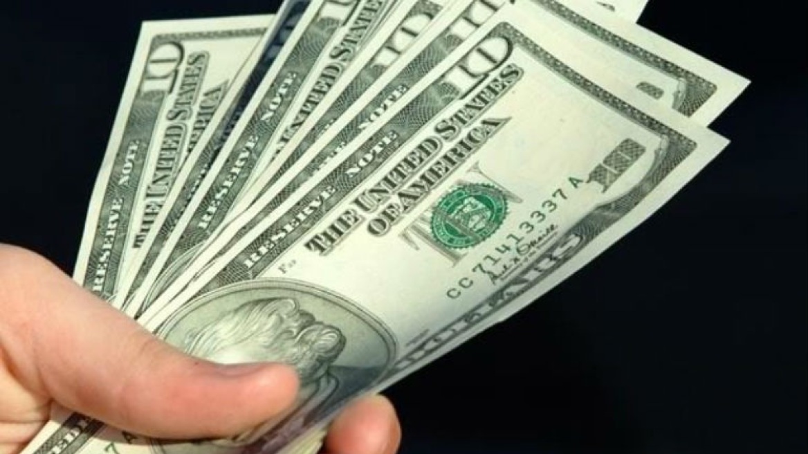 Τρίκαλα: Αλλοδαπή προσπάθησε να αλλάξει πλαστά δολάρια με ευρώ