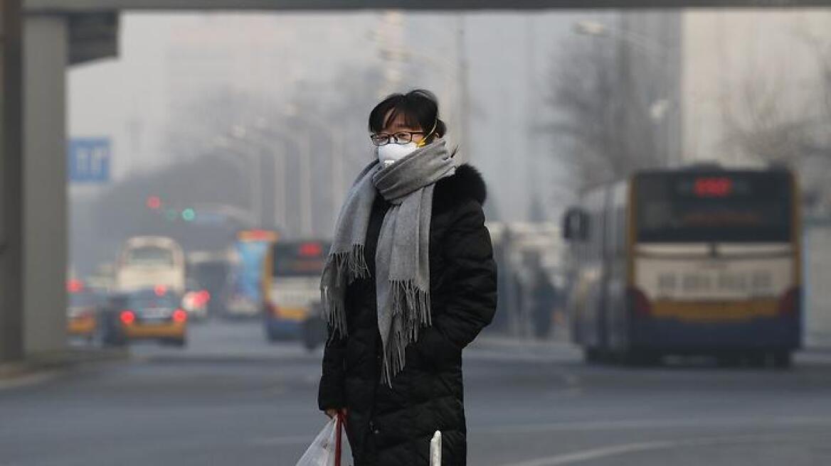 «Πνιγμένη» στην αιθαλομίχλη η Κίνα: Ακυρώσεις πτήσεων και προβλήματα στους δρόμους