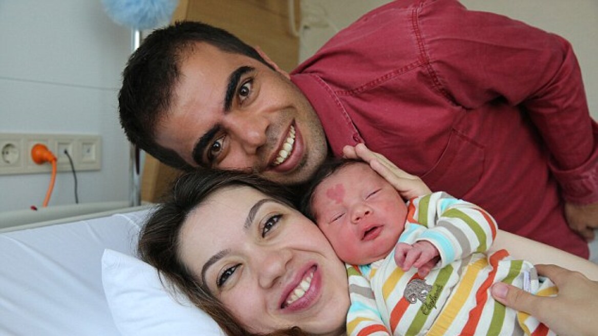 Τουρκία: Μωρό γεννήθηκε με το σχήμα της καρδιάς στο μέτωπο!