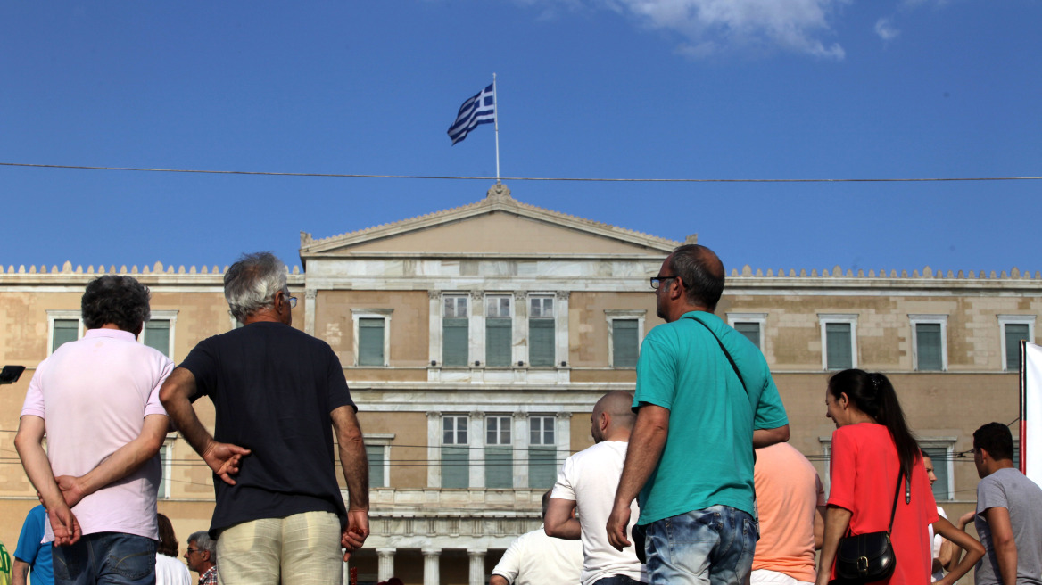 ΟΟΣΑ: Περισσότερο από όλους τους Ευρωπαίους εργάζονται οι Έλληνες 